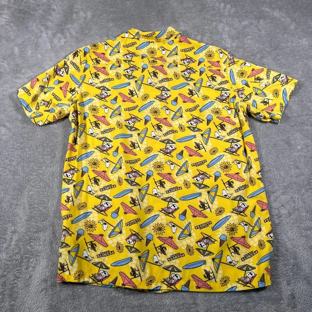 Uniqlo peanuts snoopy